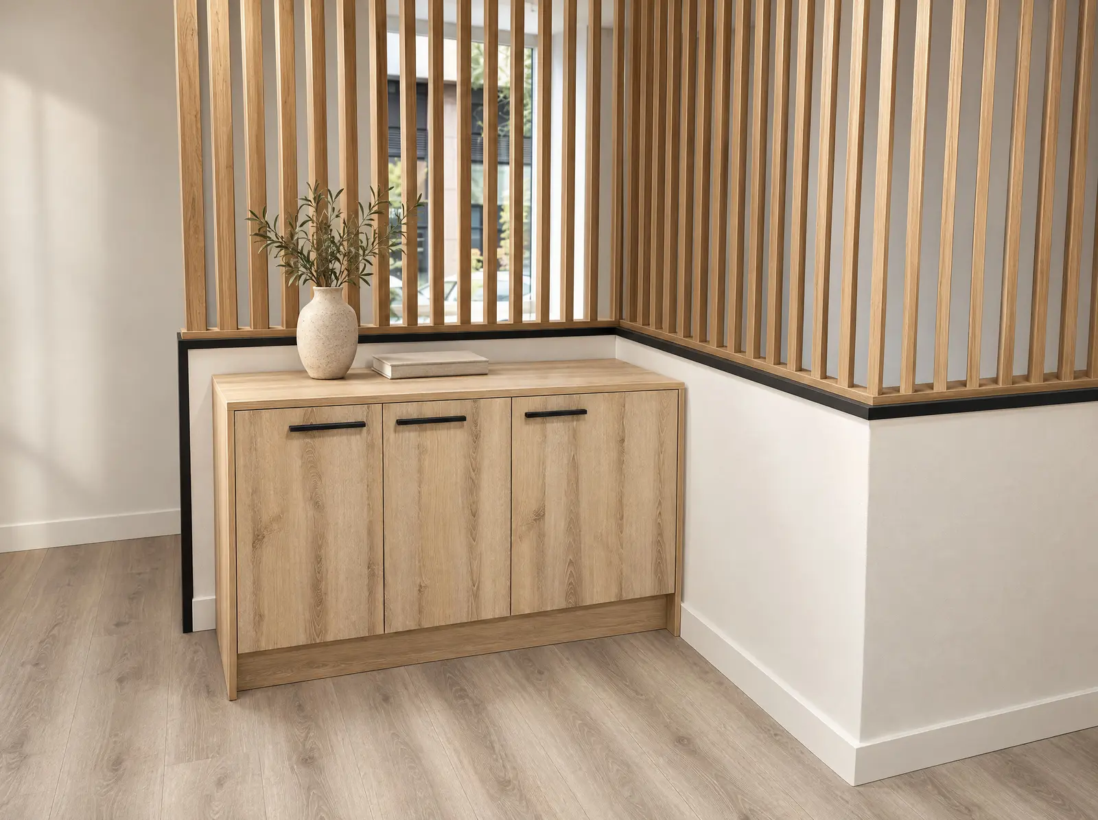 Mueble de roble con listones